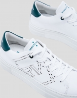 Zapatillas deportivas logo perforado piel blanca