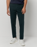 Pantalón chino estructura tintado verde oscuro