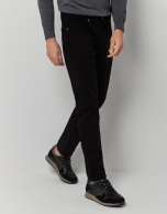 Pantalón vaquero tintado negro