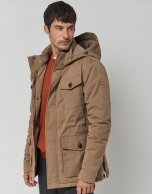 Parka acolchada beige oscuro aspecto algodonero