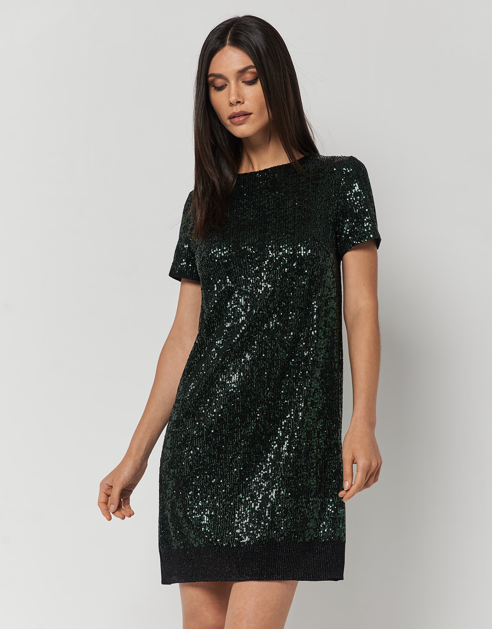 Short-sleeved dress with green sequins