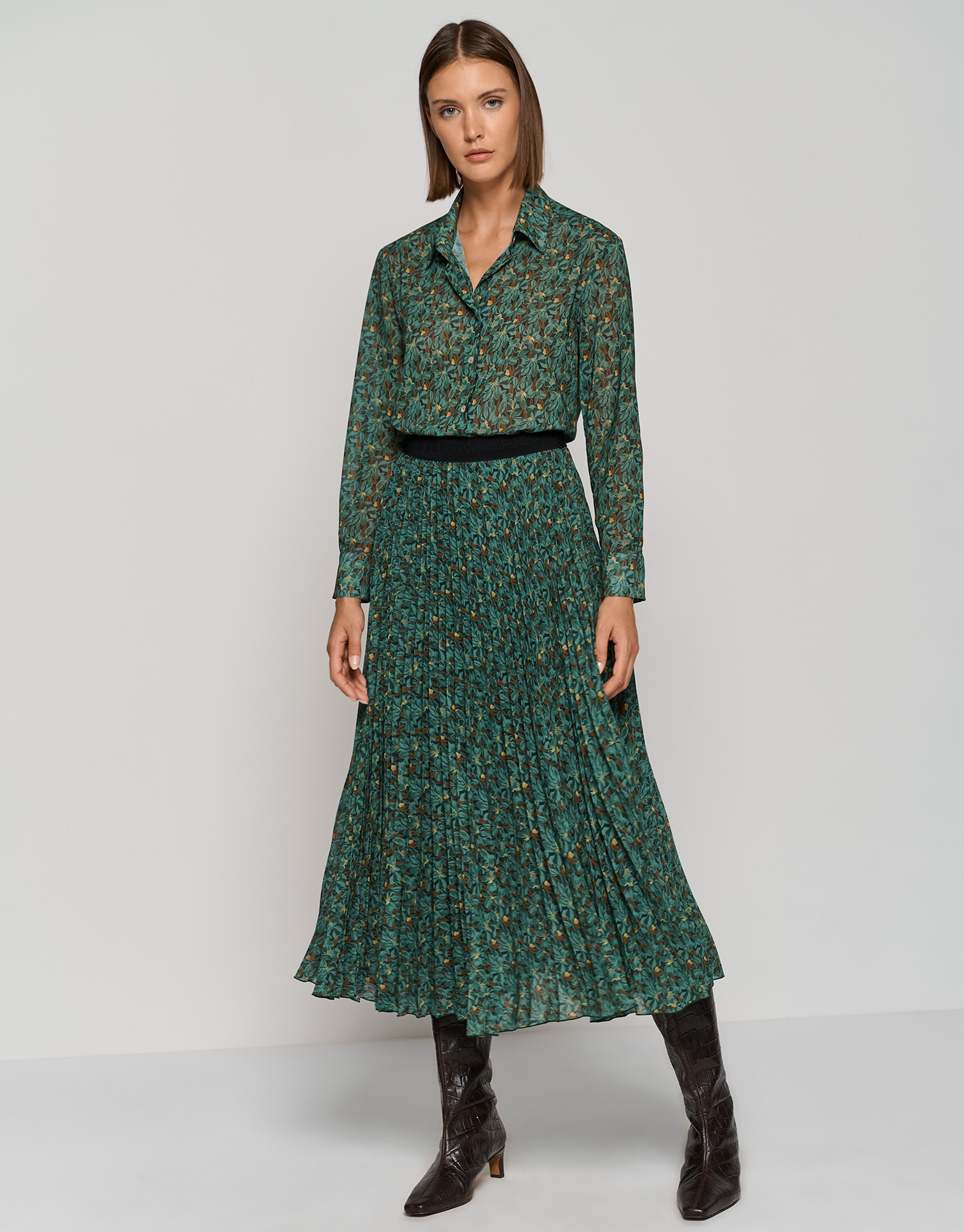 Georgette crepe pleated midi skirt with green floral print