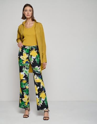 Straight elastic crepe pants with yellow floral print