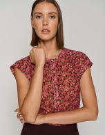 Sleeveless georgette crepe top with purple floral print