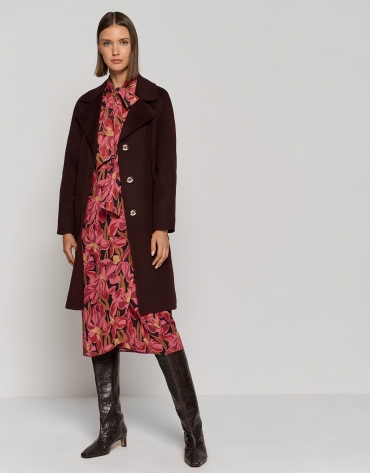 Long maroon double-faced cloth coat with side slits 