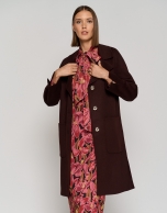 Long maroon double-faced cloth coat with side slits 