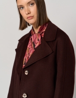 Long maroon double-faced cloth coat with side slits 