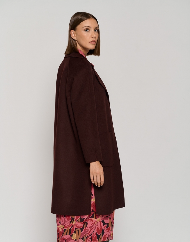 Long maroon double-faced cloth coat with side slits 