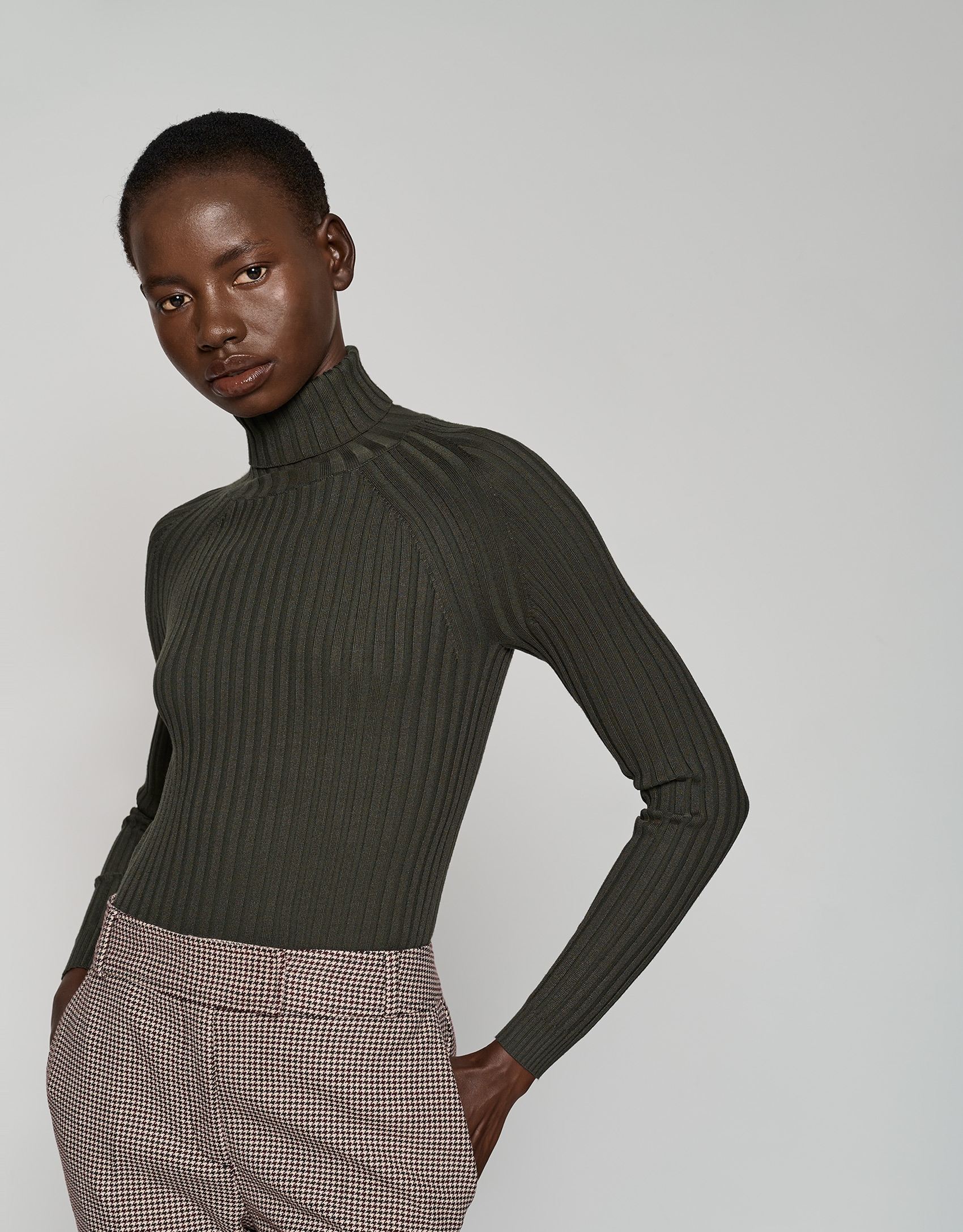 Green ribbed sweater with raised collar