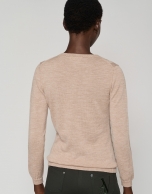 Camel sweater with cable stitching and boat neck