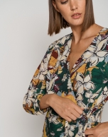 Vestido cruzado de manga larga estampado flores verdes