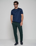 Pantalón chino tintado verde oscuro