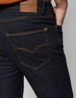 Pantalón denim hombre slim azul oscuro