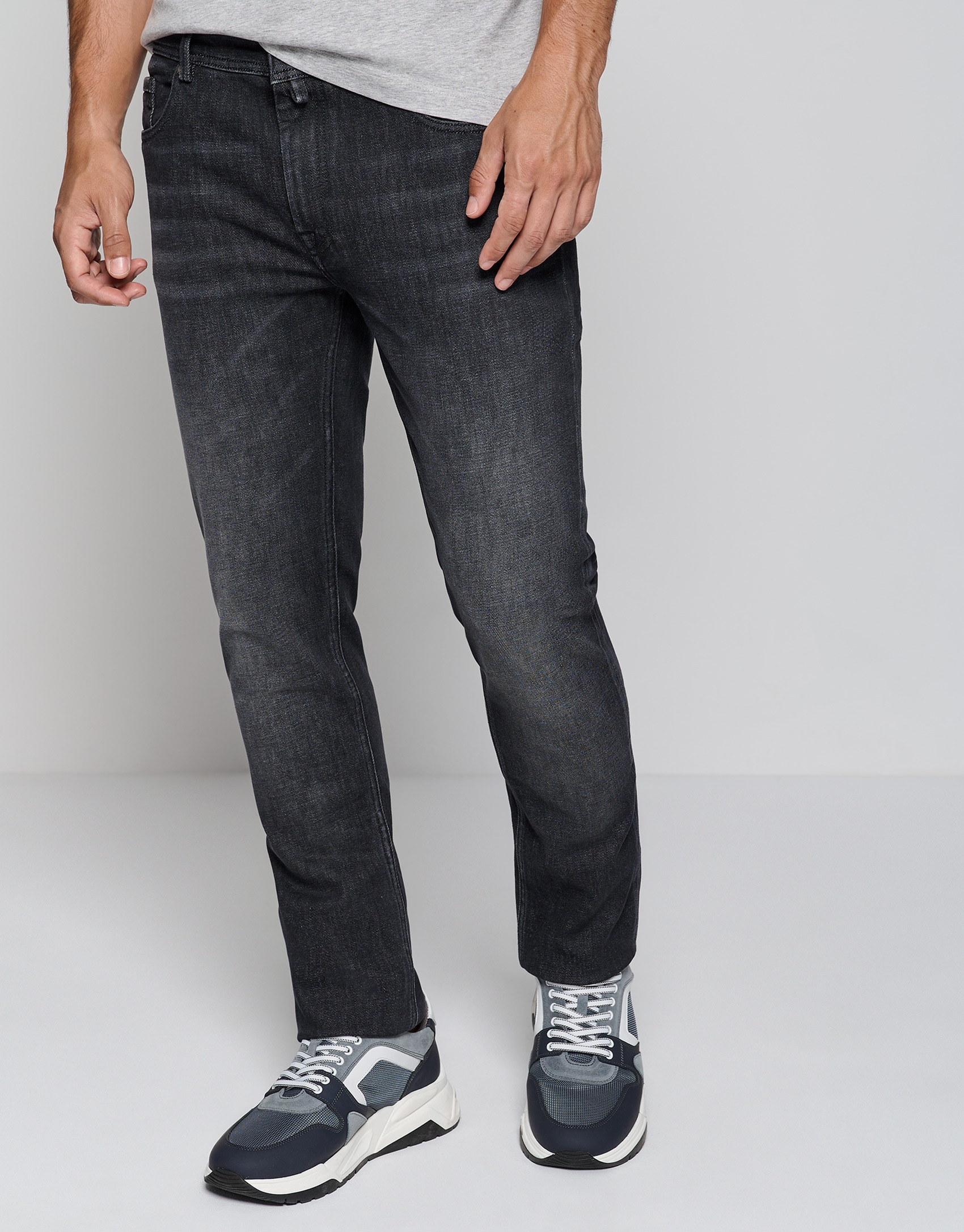 Pantalón denim hombre slim gris oscuro