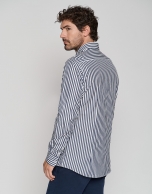 Camisa sport regular rayas marino y blanco