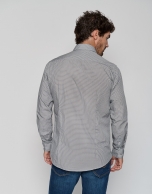 Camisa sport slim estampado geométrico caqui y azul