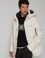 Parka técnica blanco roto interior acolchado