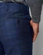 Half-canvas, slim fit suit with navy blue checked pattern