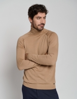 Camel wool turtle neck sweater