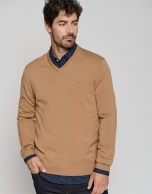 Jersey cuello pico color camel