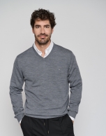 Gary wool sweater with V-neck 