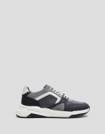 Deportiva estilo runner gris con suela track