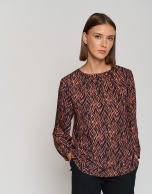 Long sleeve geometric print blouse in eggplant and black