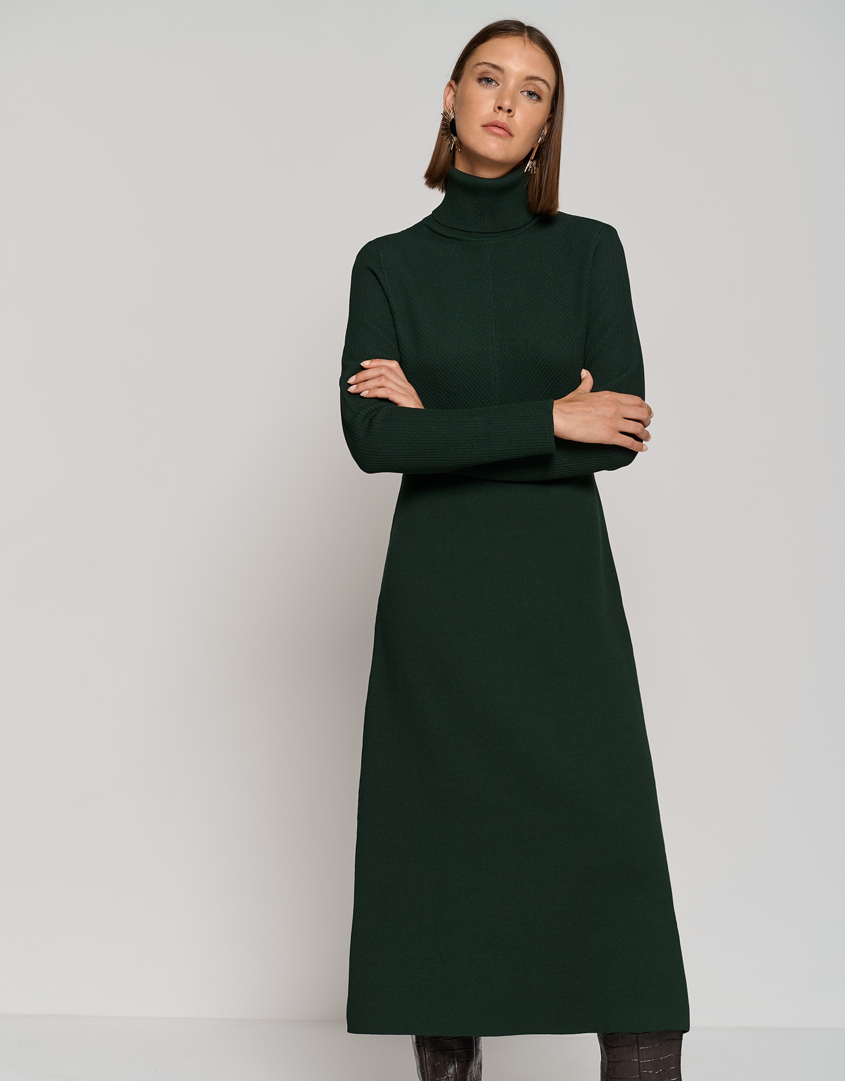 Green knit midi dress with long sleeves