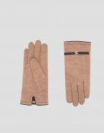 Camel knit gloves with leather trim