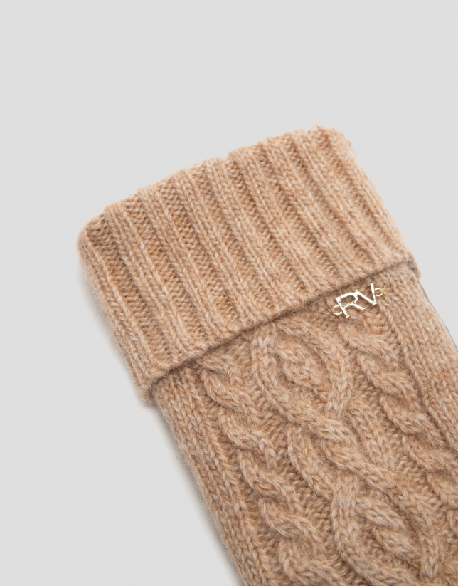 Camel cable-stitched knit gloves with leather