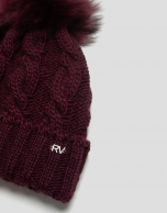 Gorro lana y alpaca burdeos con trenzado