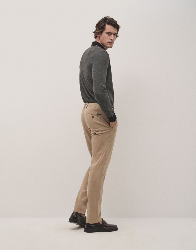 Pantalón chino regular algodón camel