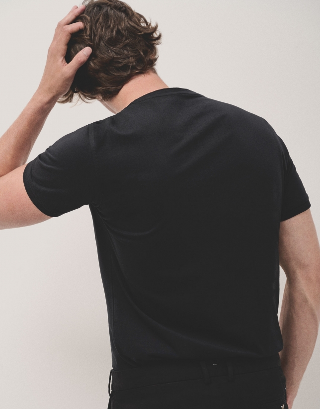 Black T-shirt with logo embossed chest