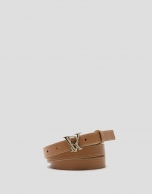 Camel narrow leather belt with contrasting backstitching