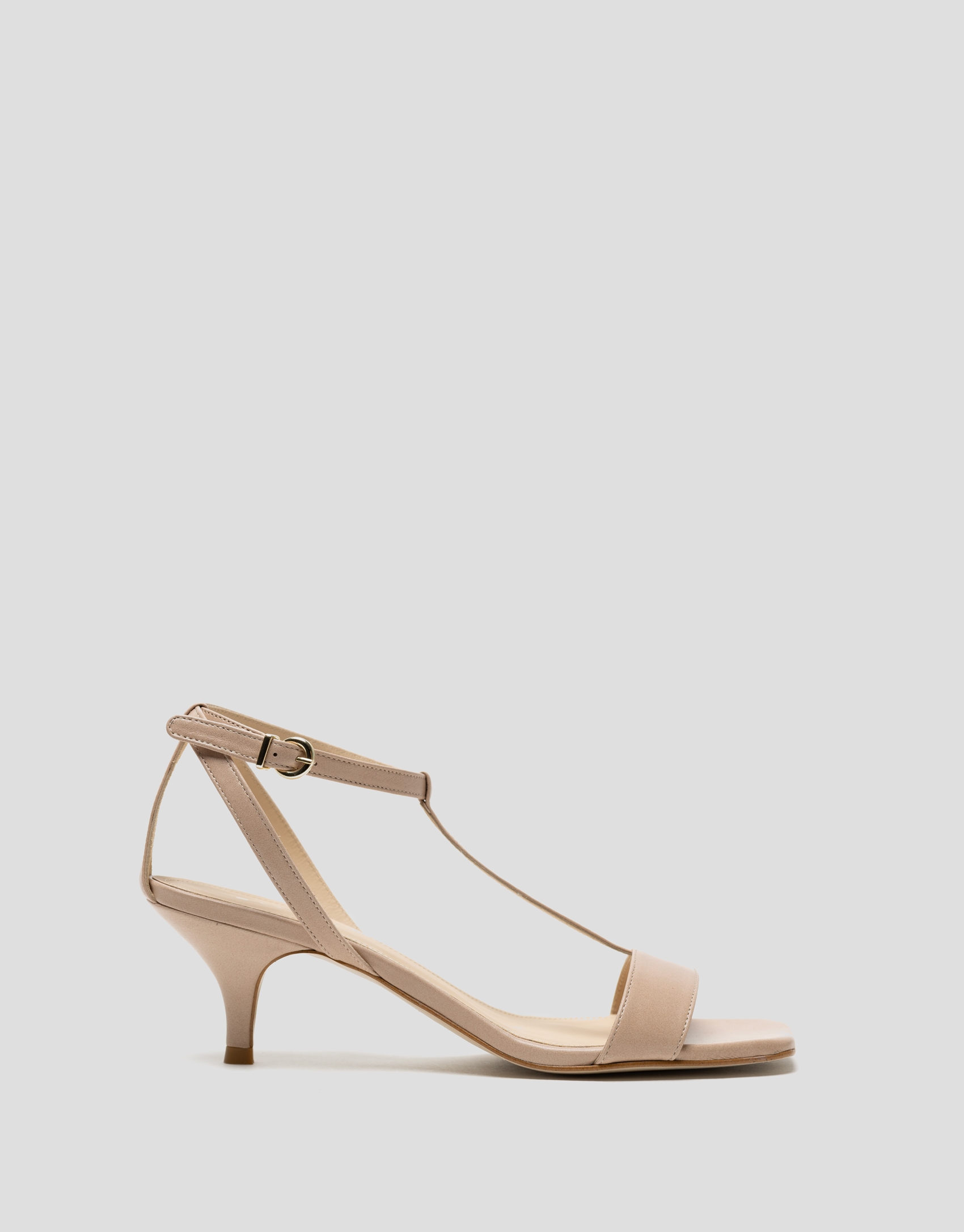 Open sandal with straps in beige leather