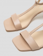 Open sandal with straps in beige leather