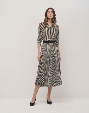 Black optical print pleated midi skirt