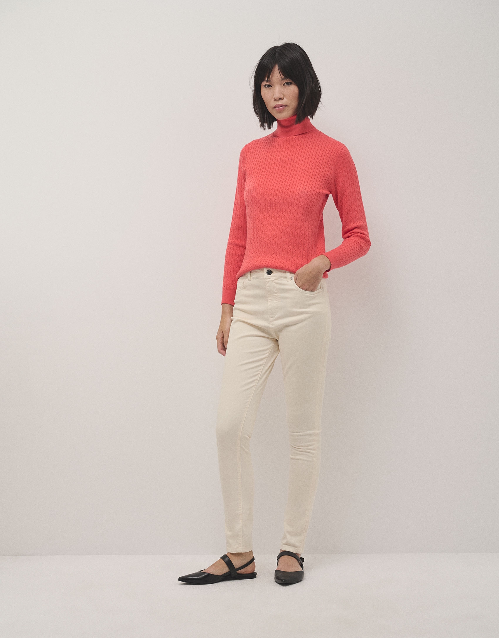 Beige high- waisted slim denim pants 