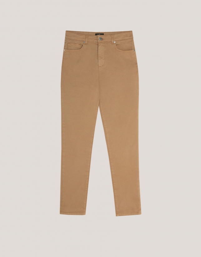 Pantalón vaquero slim talle alto cámel