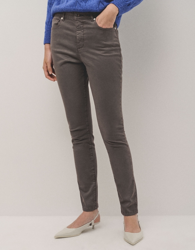 Grey high- waisted slim denim pants 