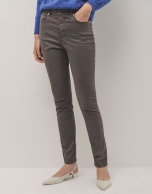 Grey high- waisted slim denim pants 