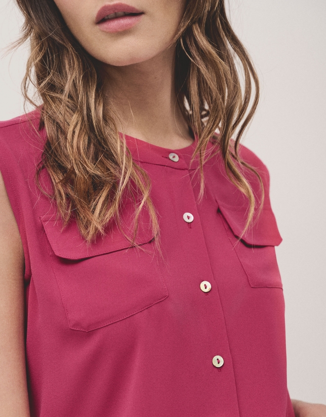 Raspberry sleeveles blouse in light crepe