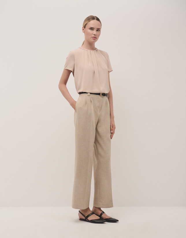 Short sleeve blouse with folds in beige flaire crepe