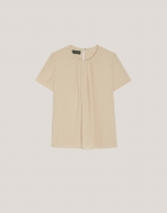 Short sleeve blouse with folds in beige flaire crepe