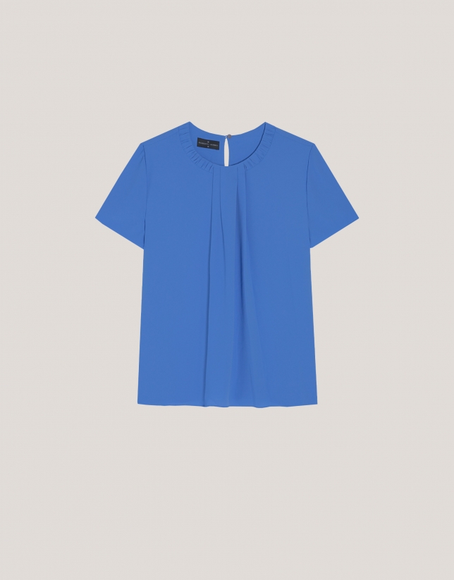 Short sleeve blouse with folds in blue flaire crepe