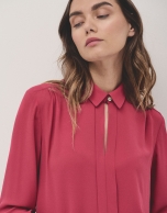 Raspberry shirt with central pleat in flaire crepe