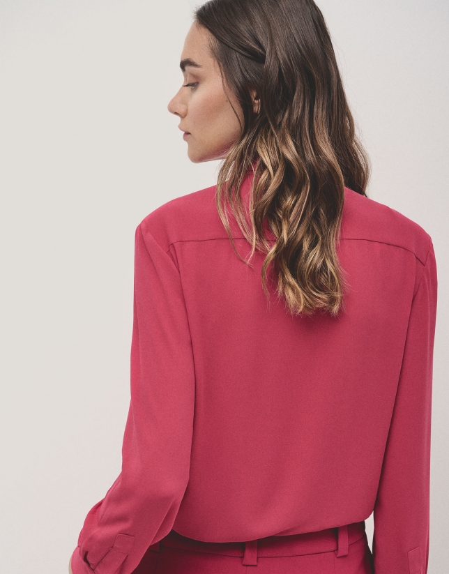 Raspberry shirt with central pleat in flaire crepe