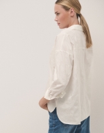 Blusa oversize algodón satinado blanco con estrellas bordadas