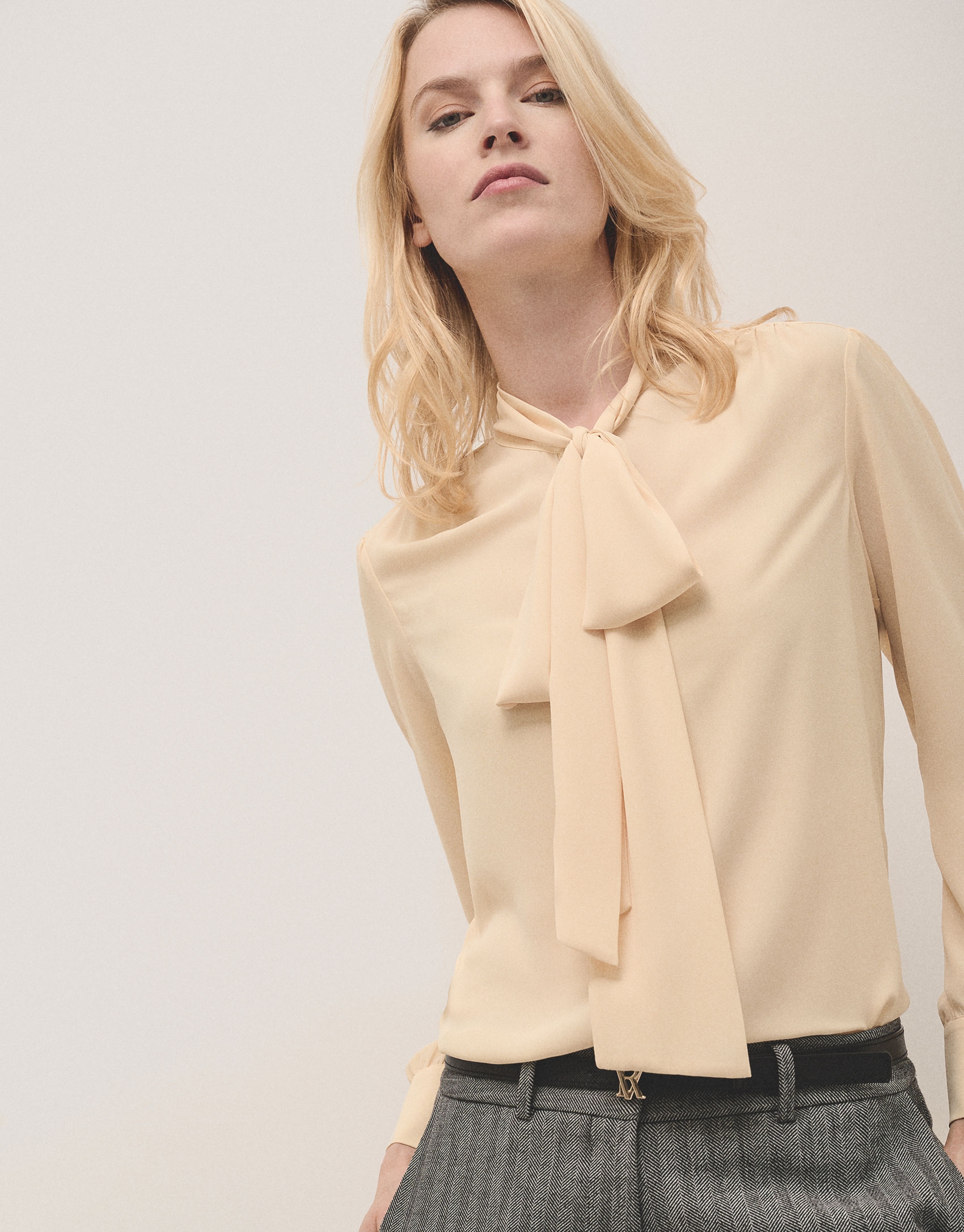 Blouse with bow in mustard flaire crepe