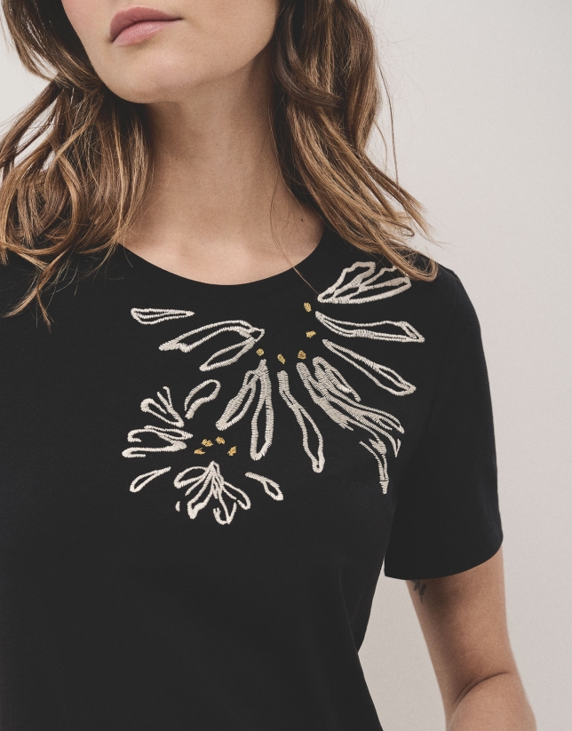 Black cotton top with embroidered beige flower